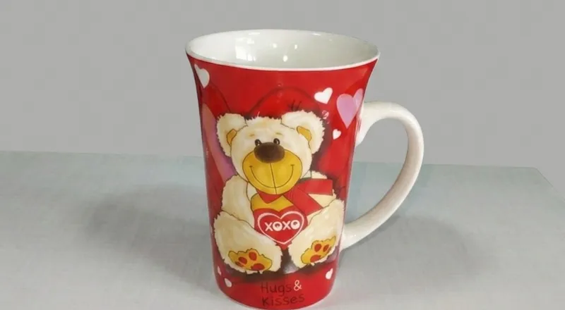Stylish coffee mug with XOXO design